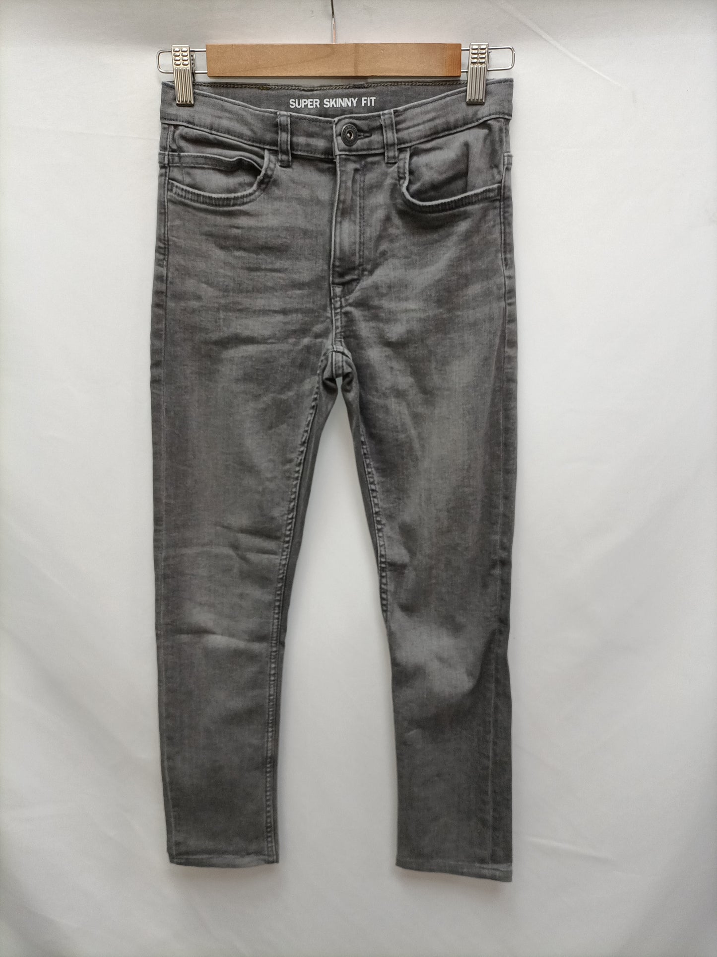 ZARA. Pantalón gris pitillo T.11/12