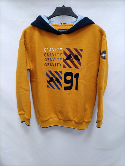 NUKUTAVAKE. Sudadera mostaza letras  T.12