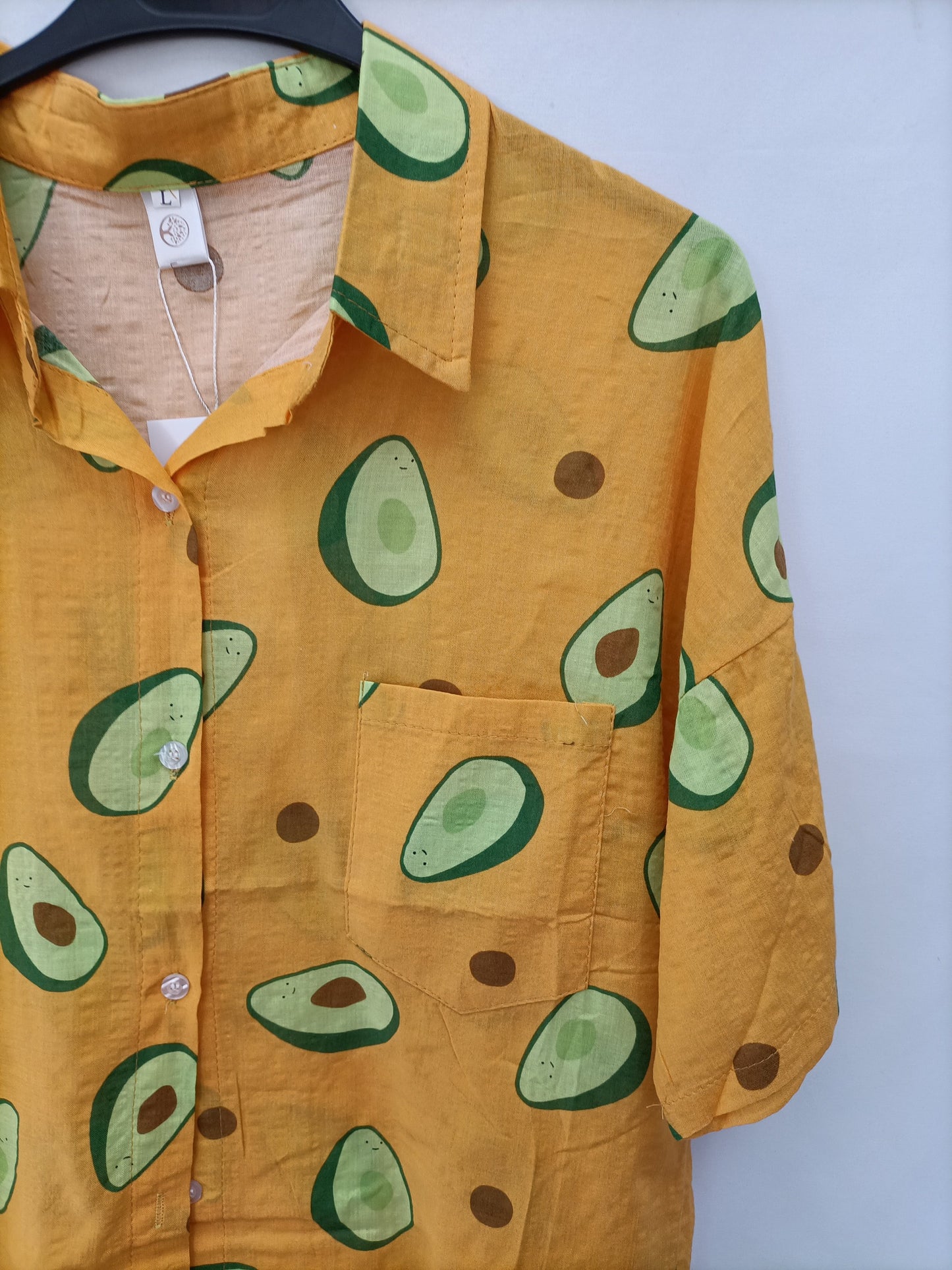 E.I.O. LONDON. Camisa mostaza aguacates T.l