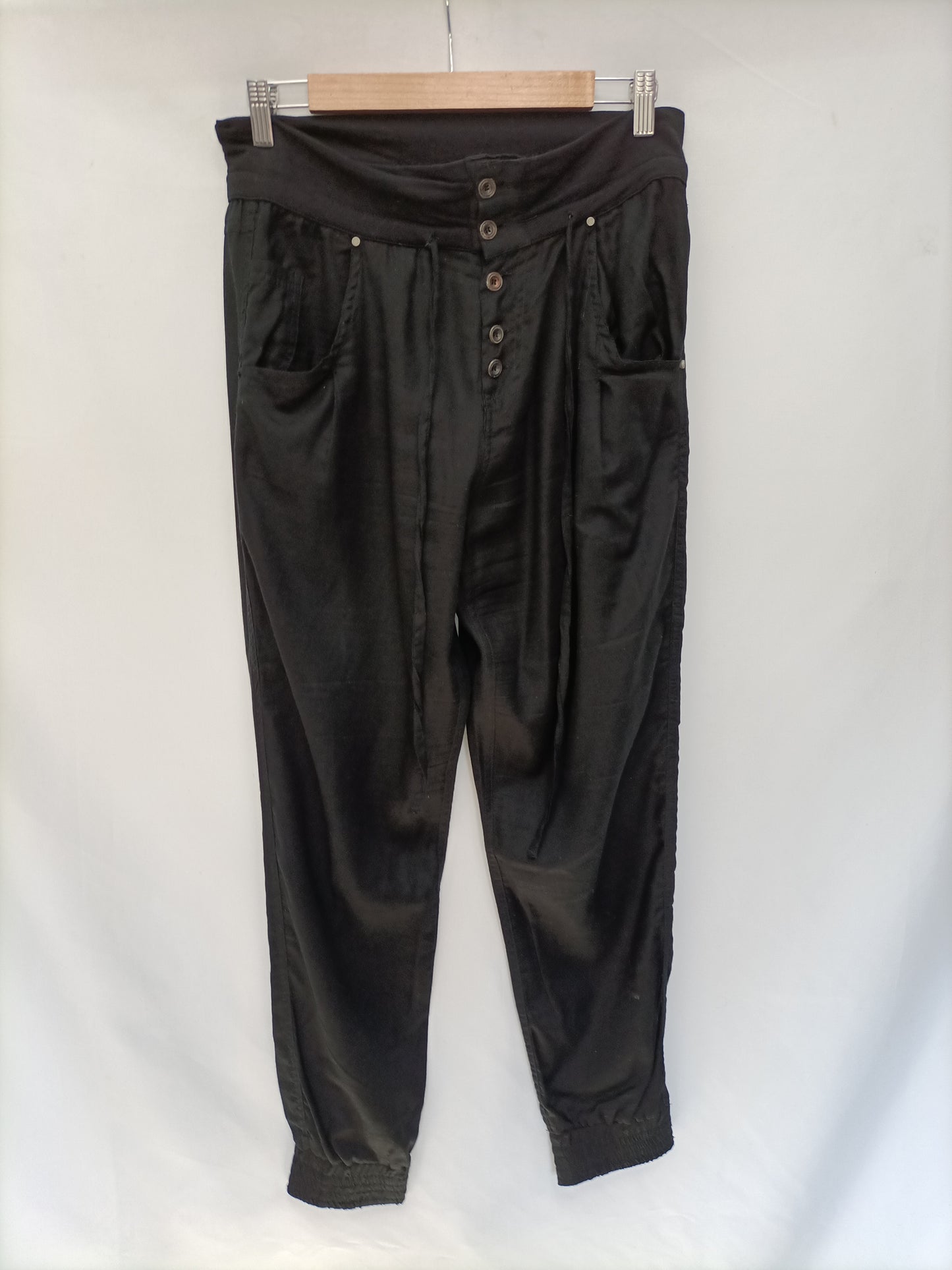 ZARA. Pantalón negro fluido T.m