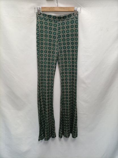 OTRAS. Pantalón de campana verdesT.u (s)