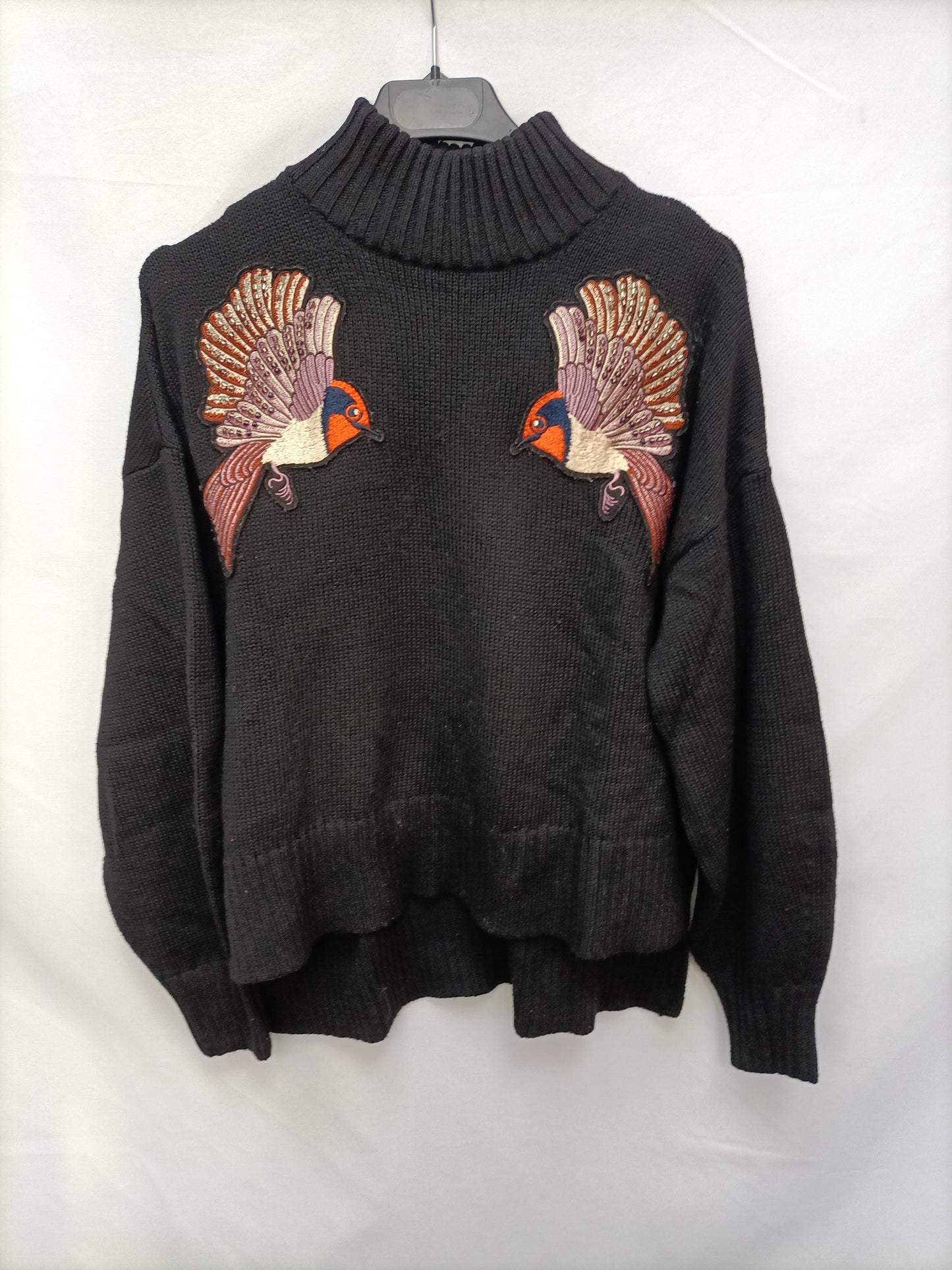 H&amp;M. Black bird sweater T.xs