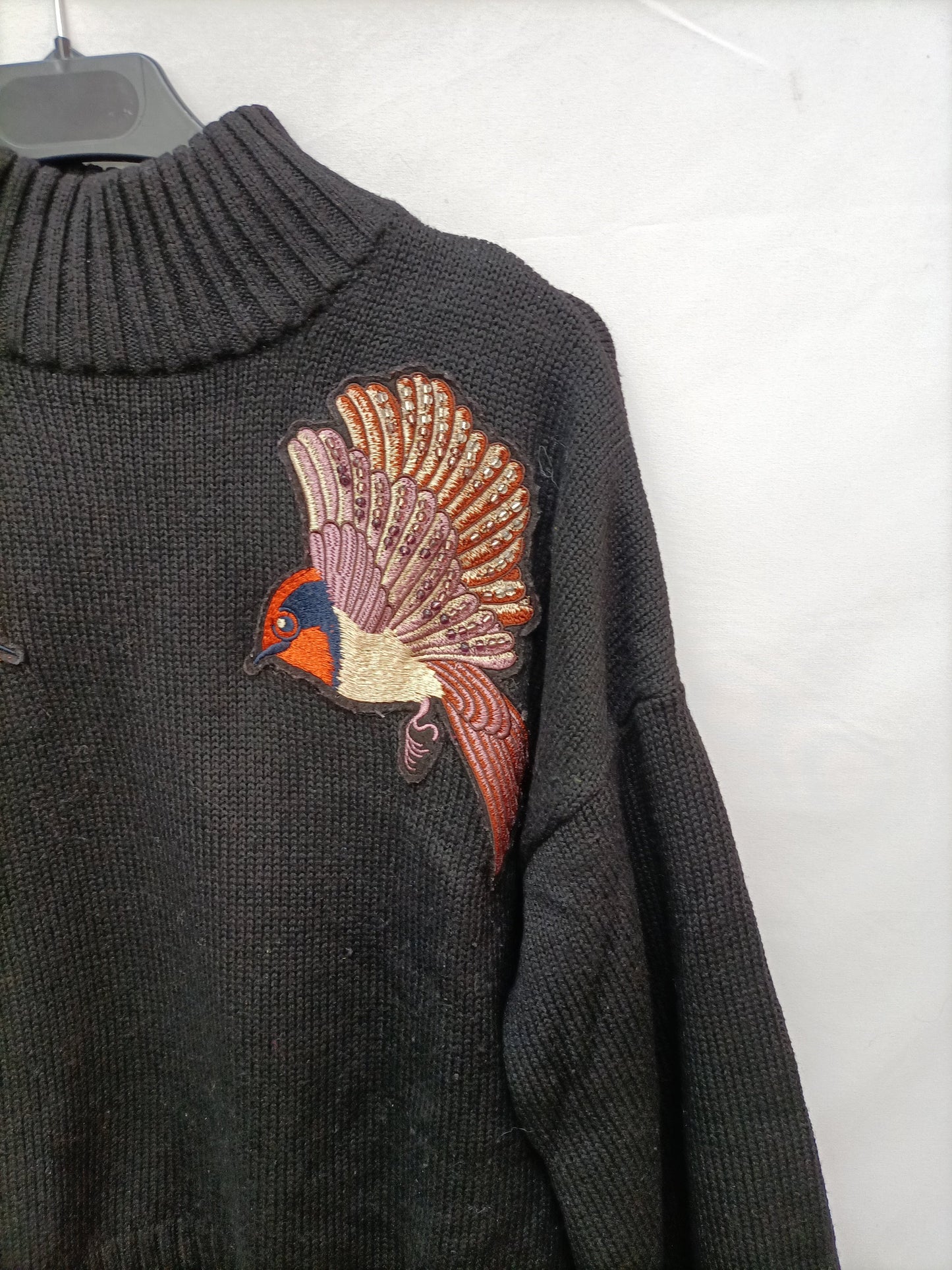 H&amp;M. Black bird sweater T.xs