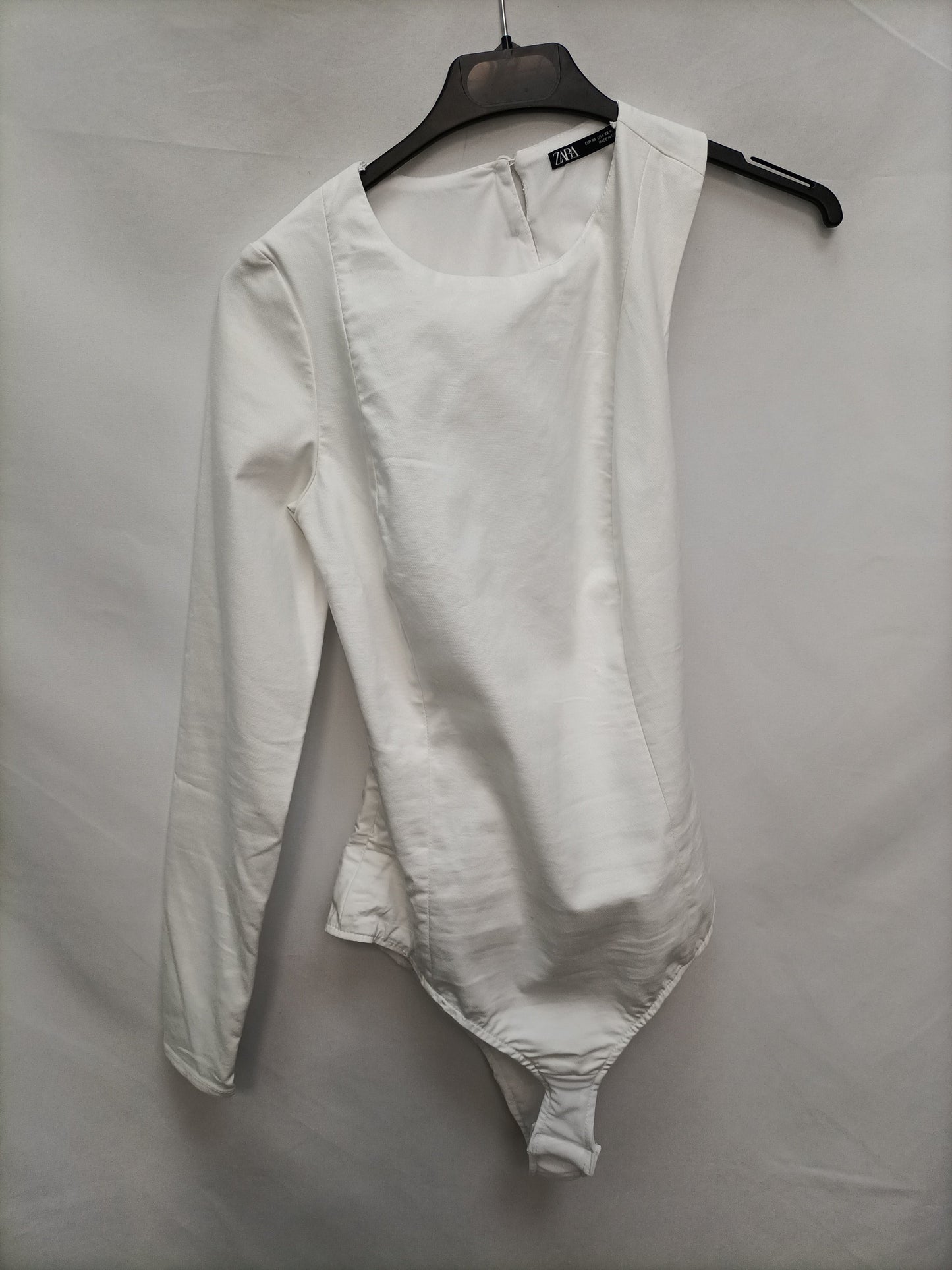 ZARA. Body asimétrico T.xs