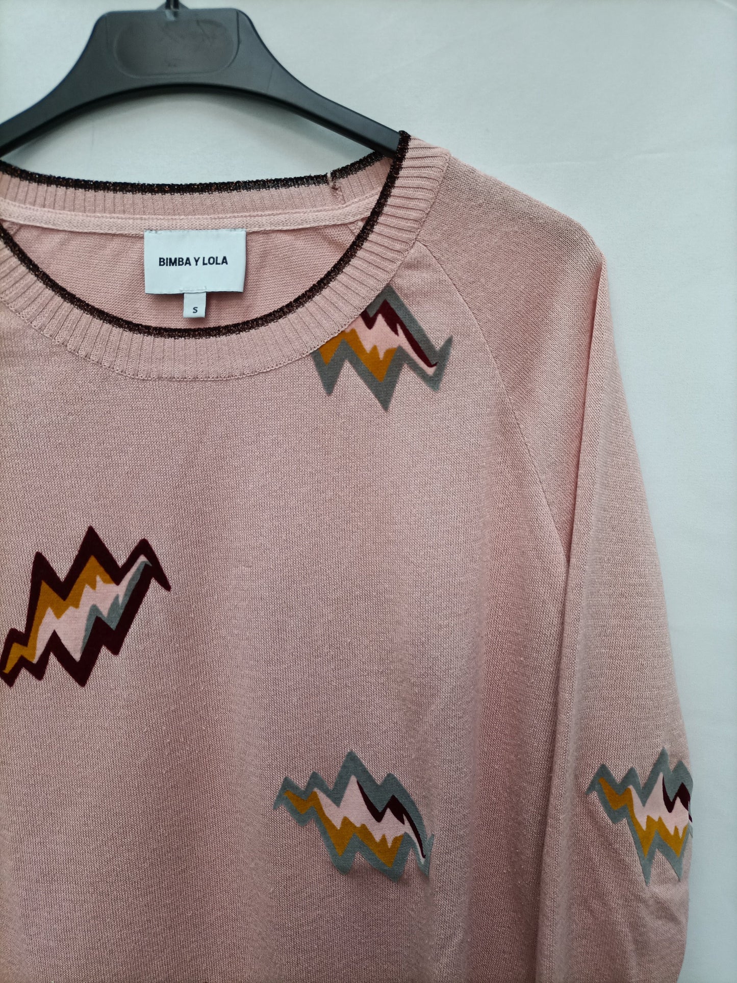 BIMBA Y LOLA. Pink T-shirt with lightning bolts