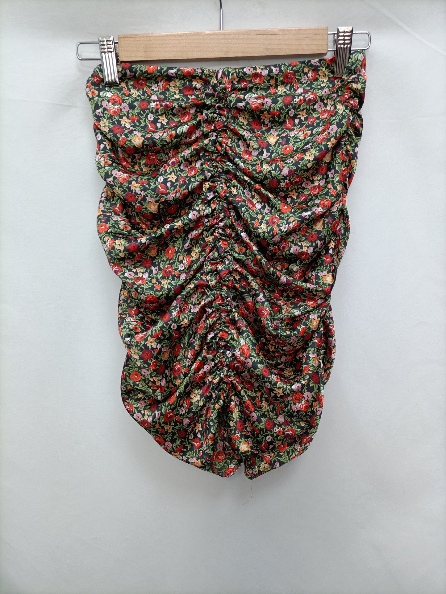 ZARA. Gathered floral skirt T.xs
