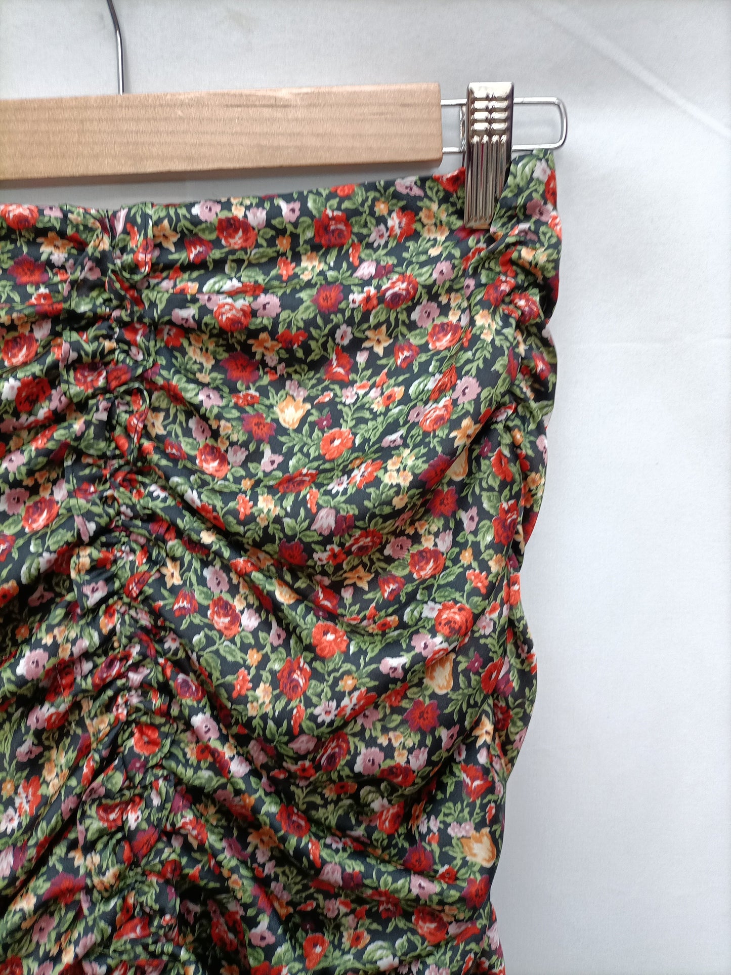 ZARA. Gathered floral skirt T.xs