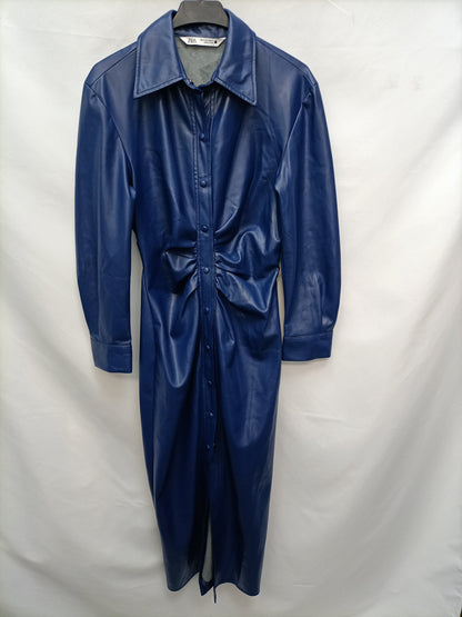 ZARA. Vestido efecto piel azul T.s