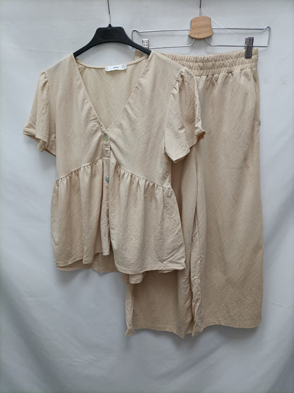 MANGO. Beige buttoned blouse T.xs