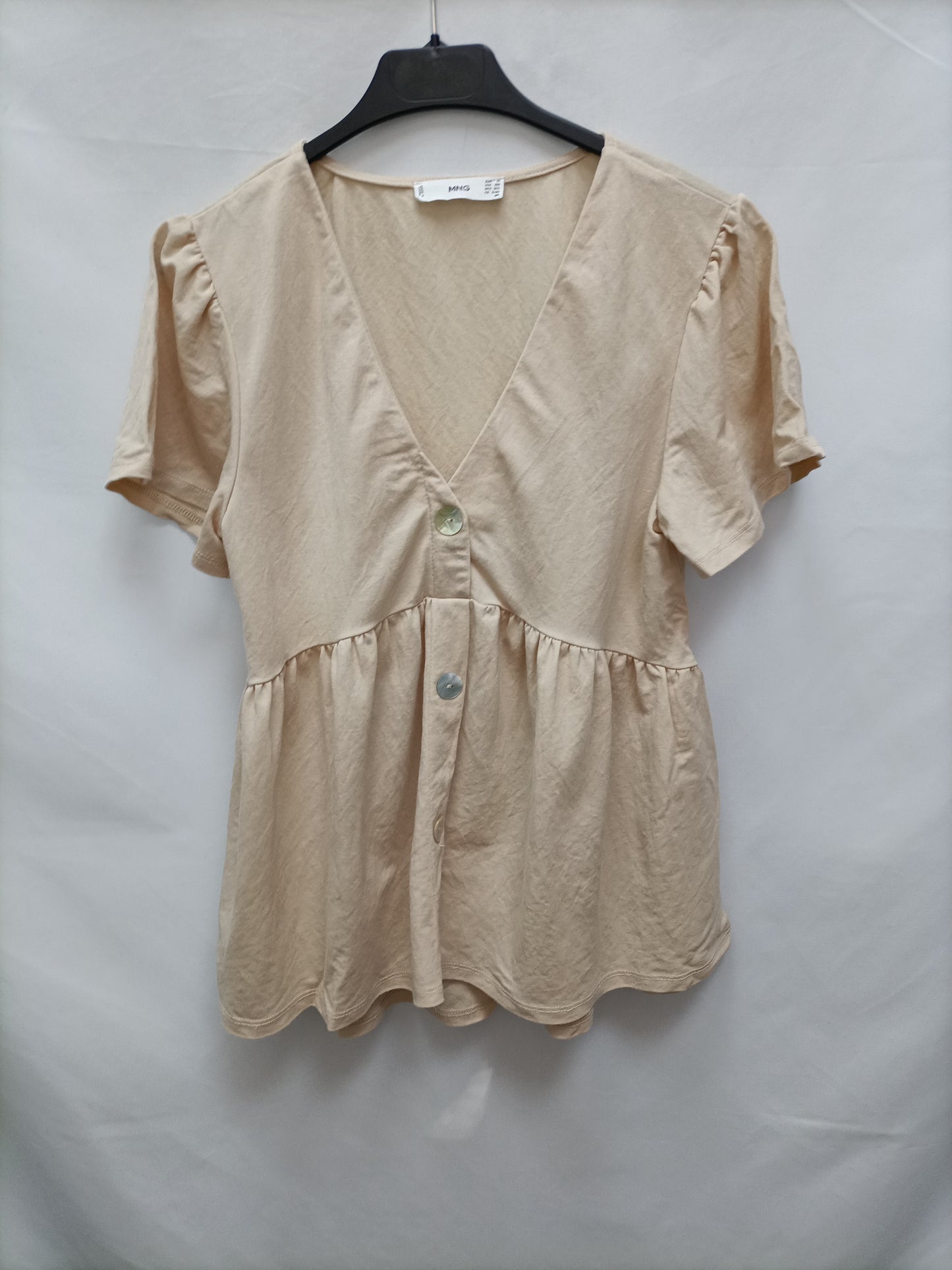 MANGO. Beige buttoned blouse T.xs