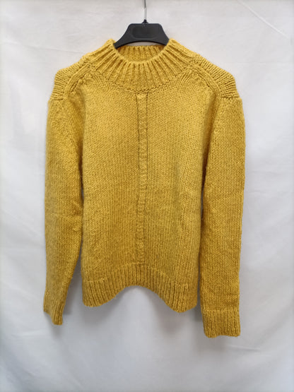 MANGO. Jersey gordito amarillo T.s