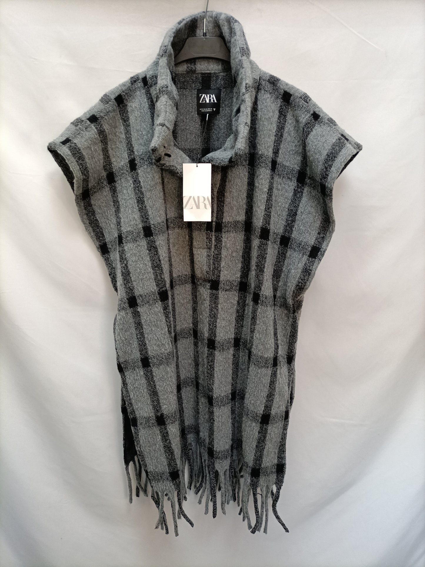 ZARA. Grey checked poncho T.xs