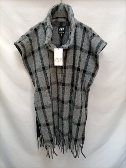 ZARA. Grey checked poncho T.xs