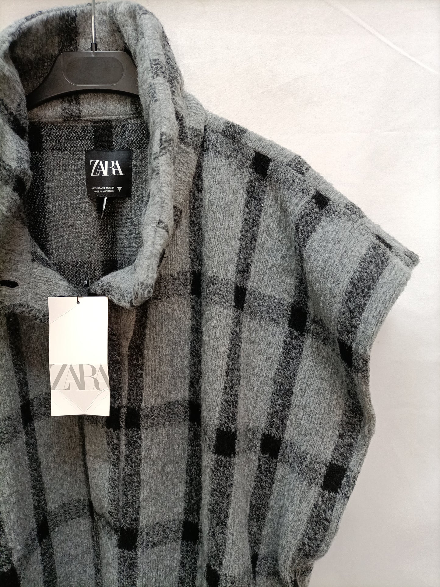 ZARA. Grey checked poncho T.xs