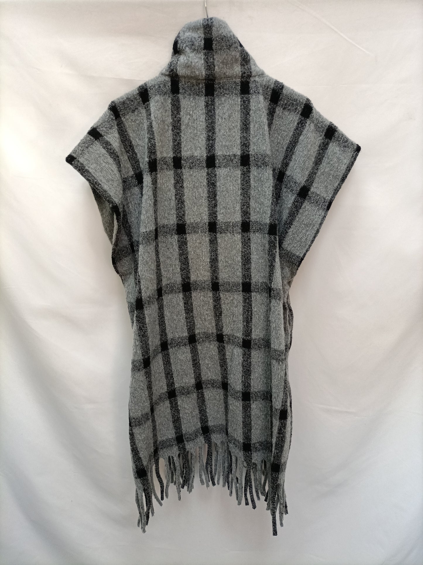 ZARA. Grey checked poncho T.xs