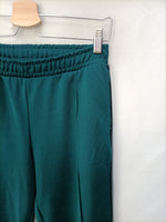 HKM. Pantalón elástico verde T.s