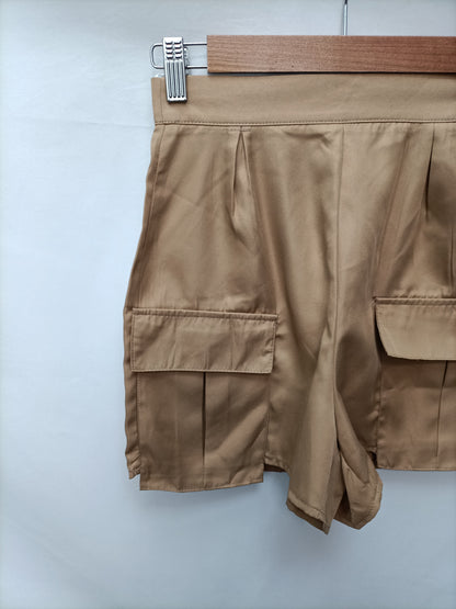 PRETTYLITTLETHING. Fluid camel shorts T.32