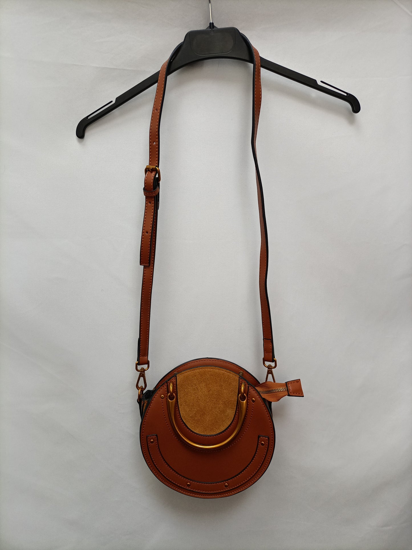 OTHERS. Double-textured round bag