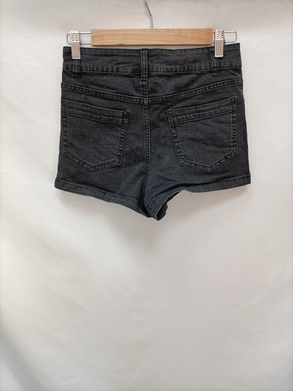 DOUTZEN'S STORIES. Shorts negro ajustado T.s