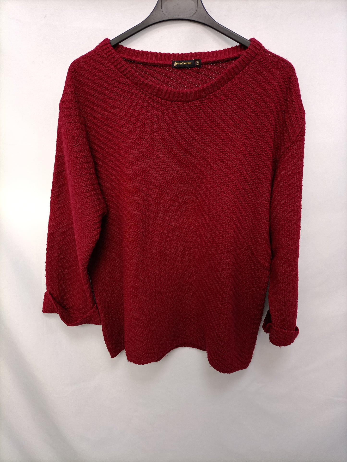STRADIVARIUS. Flowy burgundy Ts sweater