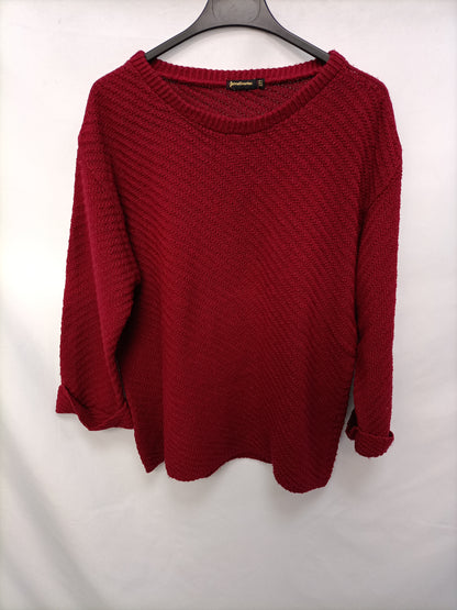 STRADIVARIUS. Flowy burgundy Ts sweater