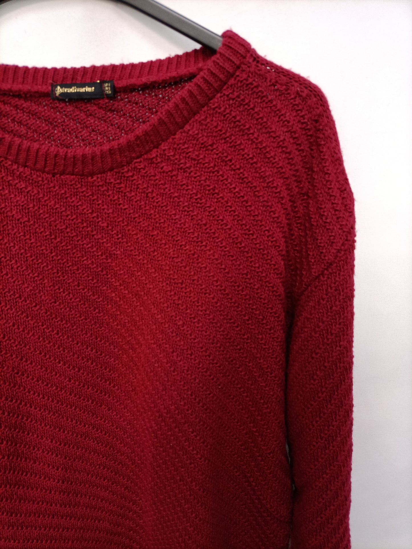 STRADIVARIUS. Flowy burgundy Ts sweater