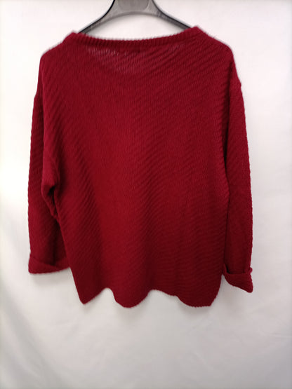 STRADIVARIUS. Flowy burgundy Ts sweater