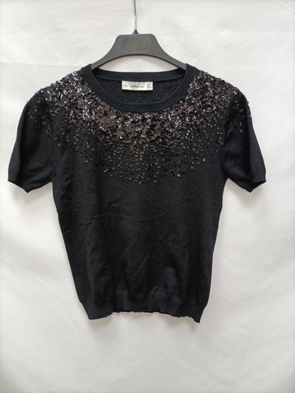 ZARA. Top negro lentejuelas T.s