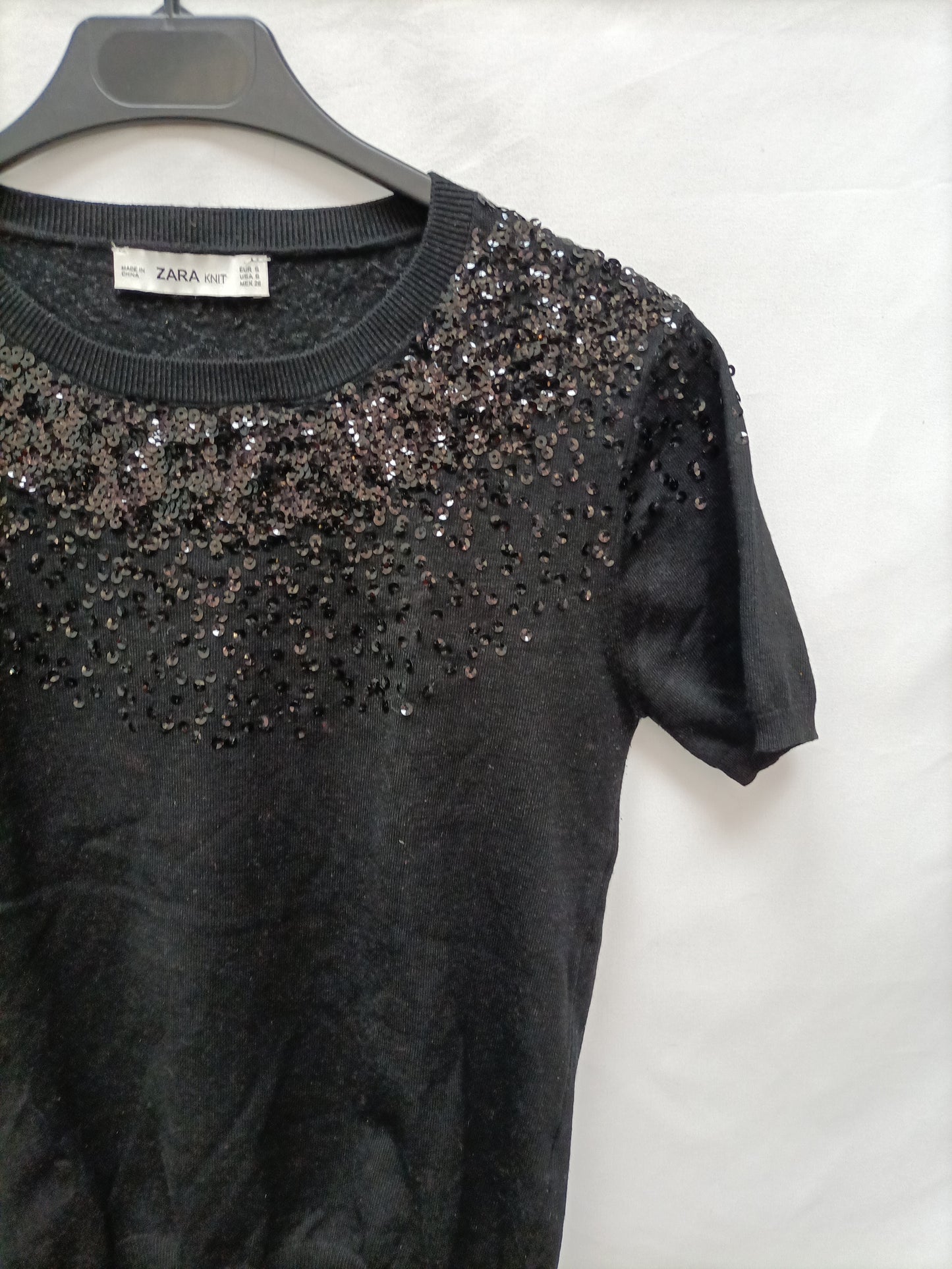 ZARA. Top negro lentejuelas T.s