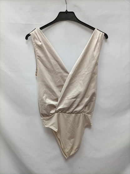 ZARA. Body beige satinado T.s