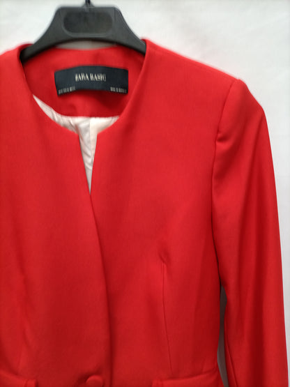 ZARA. Blazer roja volante T.xs