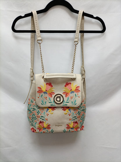 DESIGUAL. Mochila beige bordada