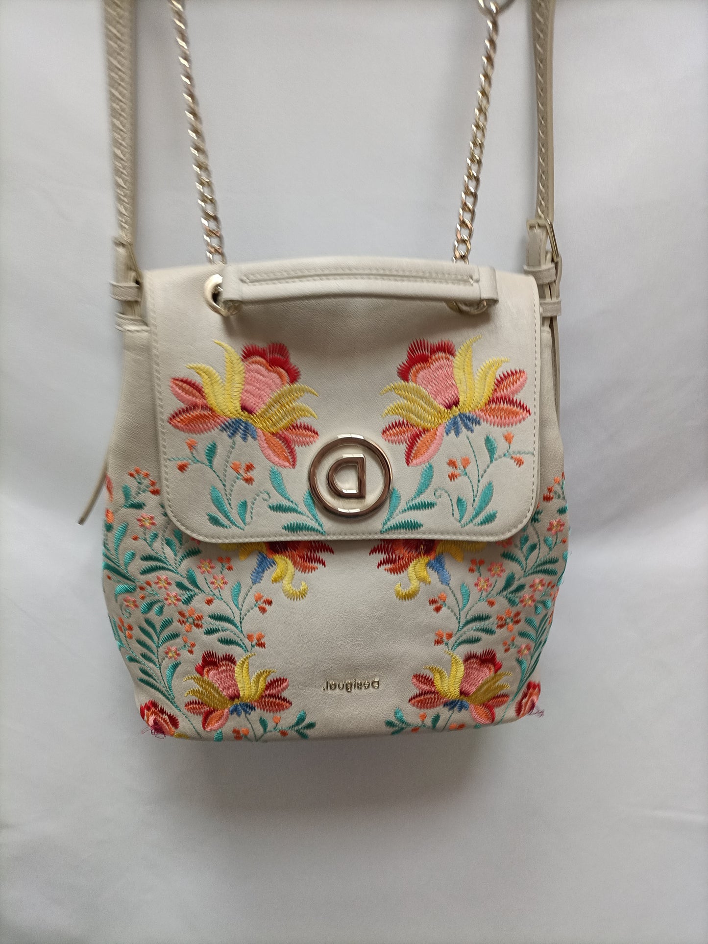 DESIGUAL. Mochila beige bordada