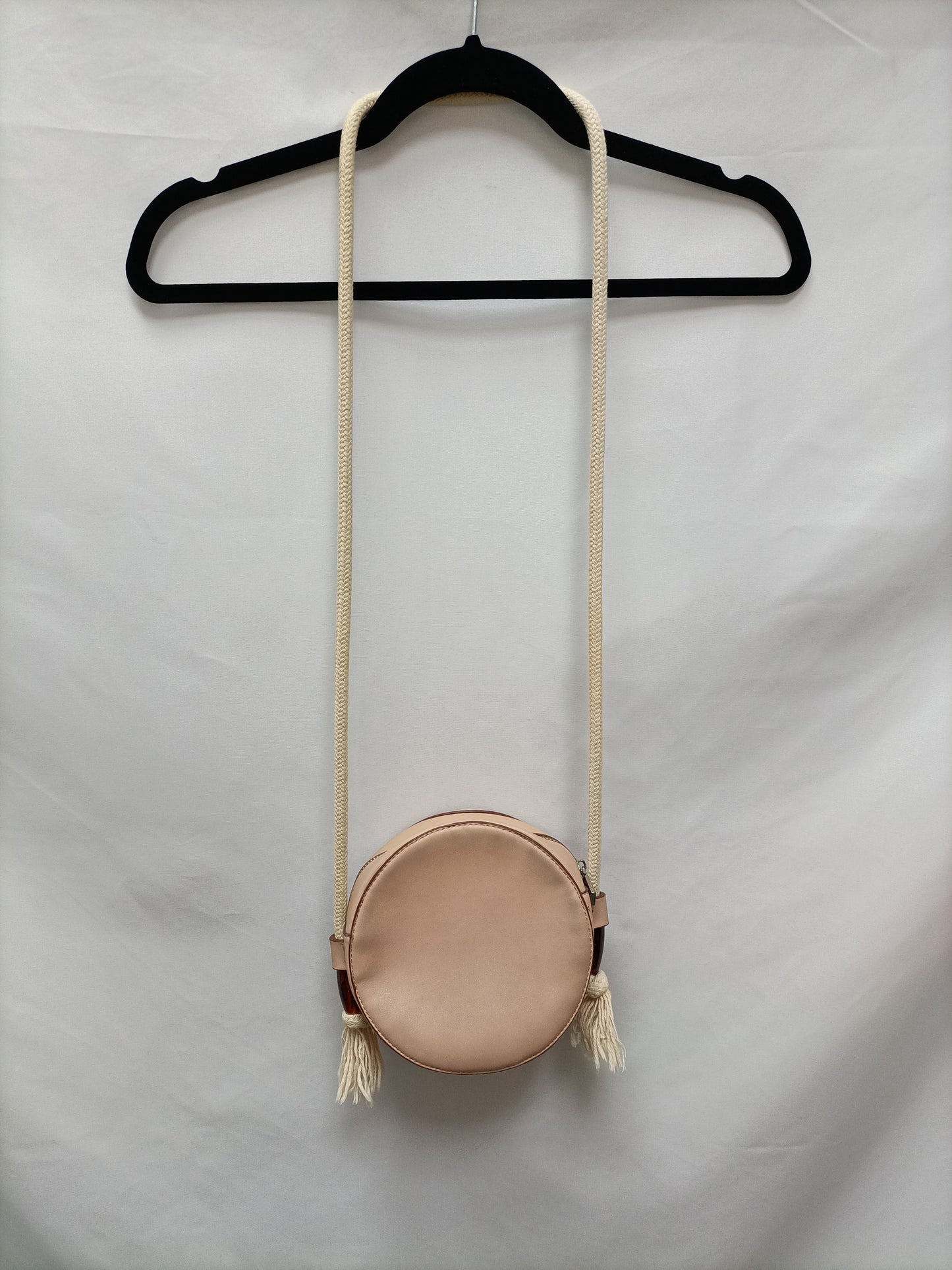 PARFOIS. Bolso redondo nude