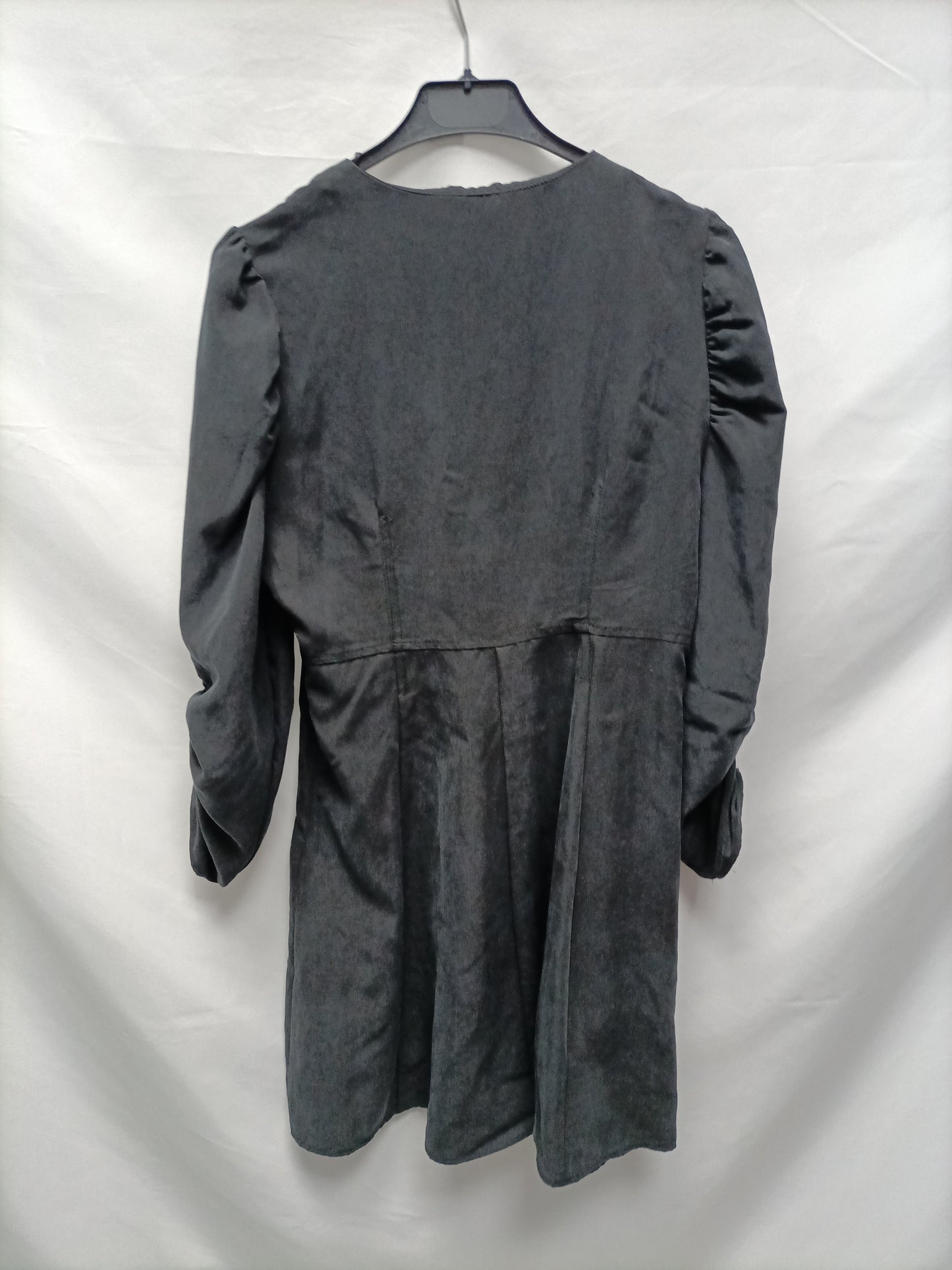 ZARA. Vestido corto negro T.s