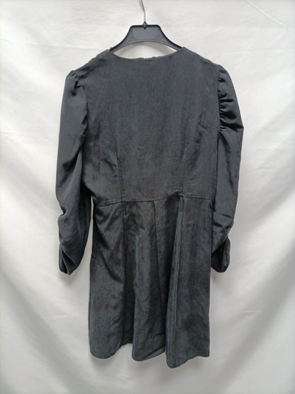 ZARA. Vestido corto negro T.s