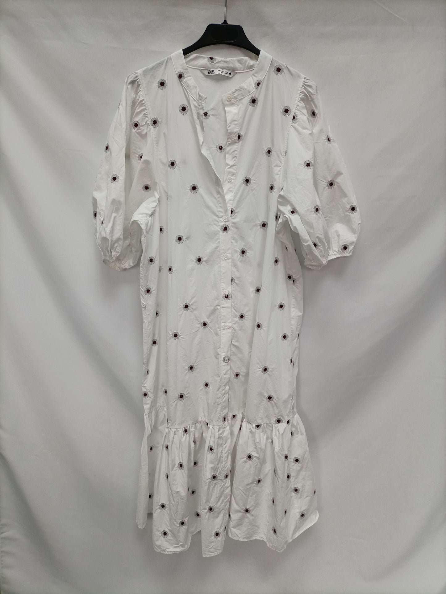 ZARA. Vestido largo bordado T.l