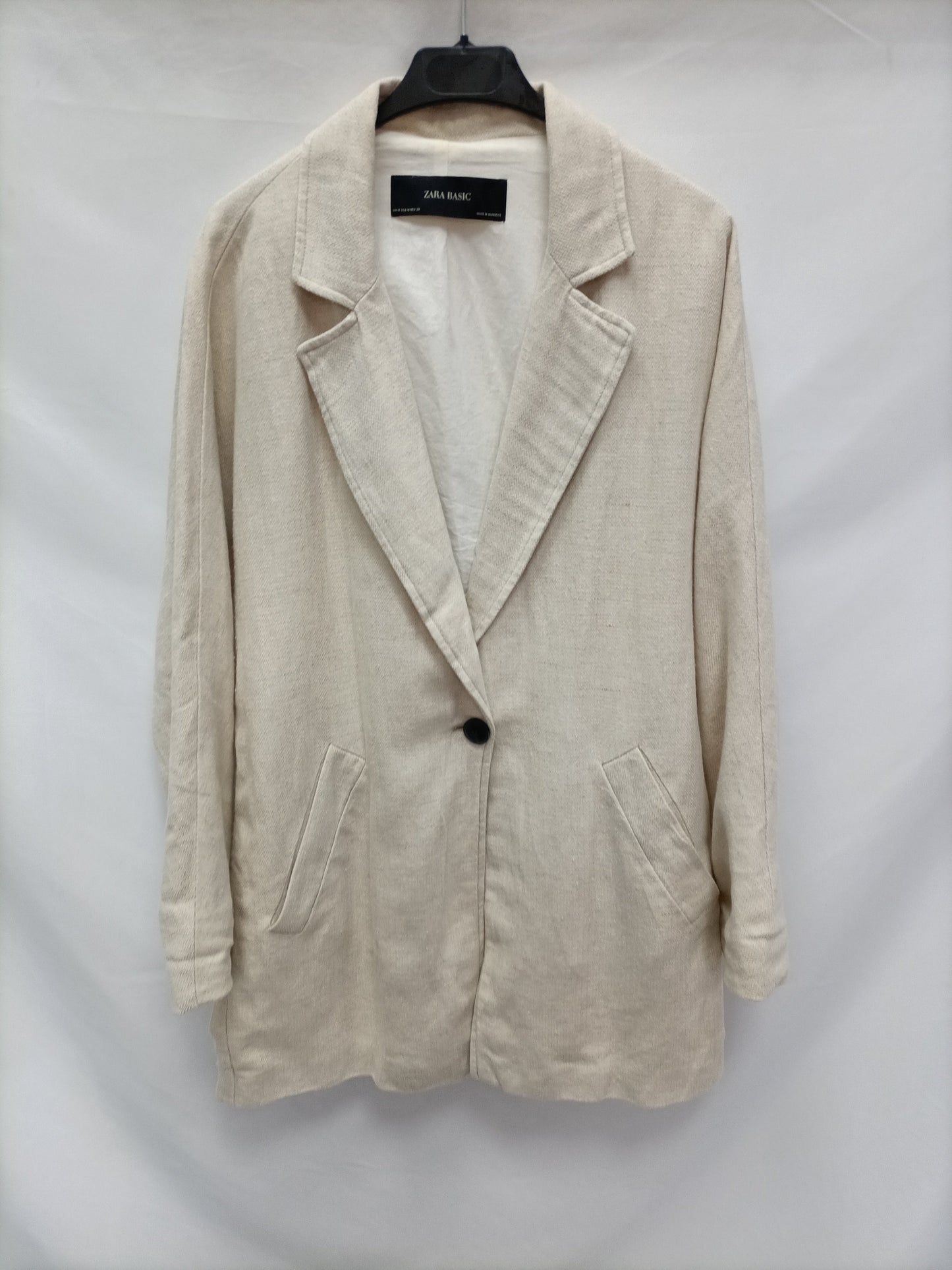 ZARA. Abrigo fino beige T.m