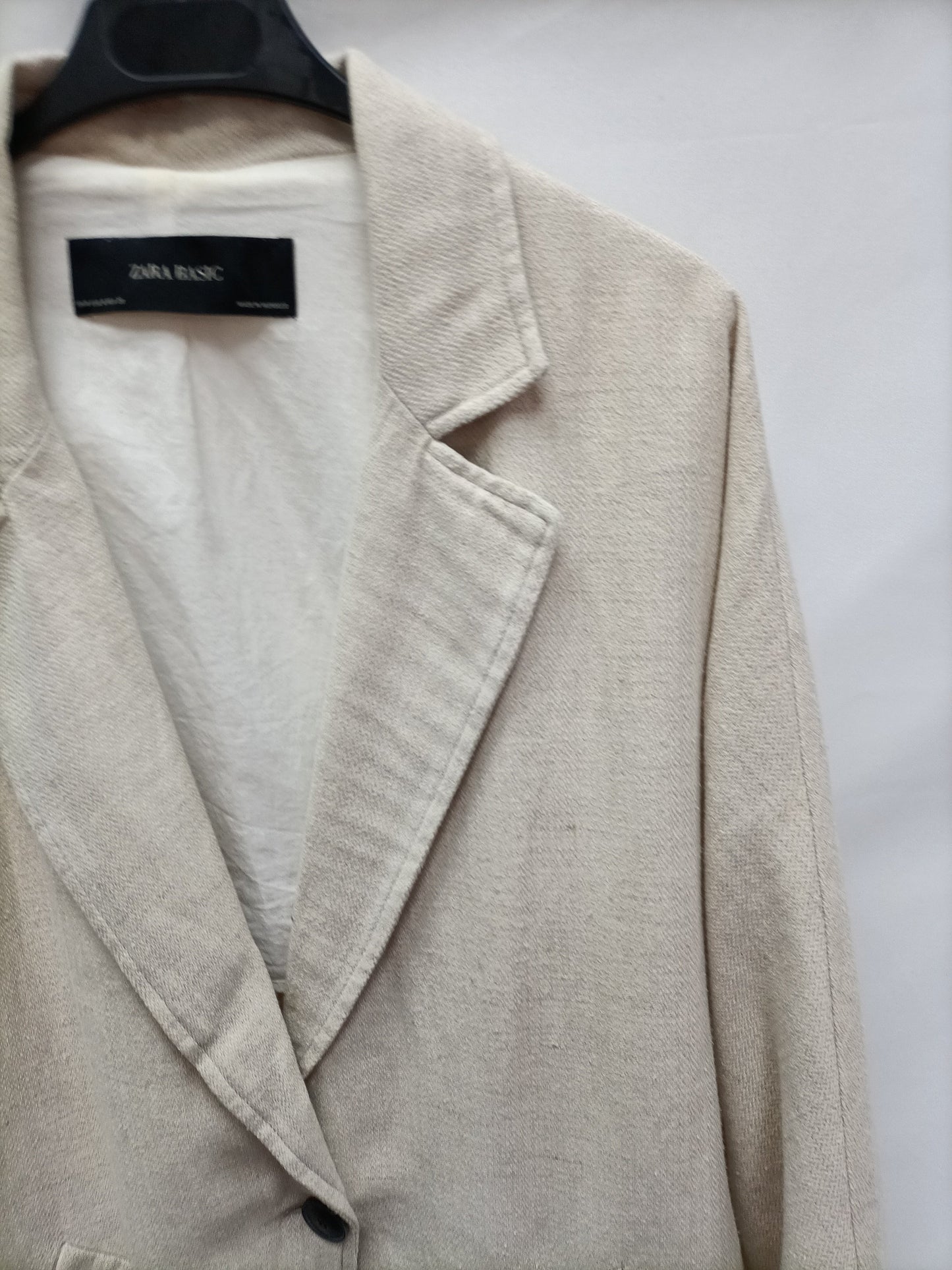 ZARA. Abrigo fino beige T.m