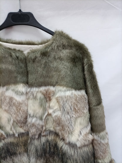 ZARA. Abrigo corto pelo  T.l