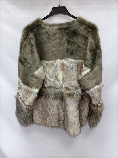 ZARA. Abrigo corto pelo  T.l