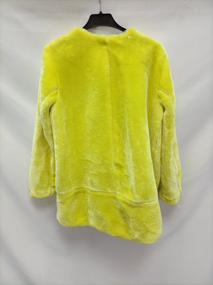 ZARA. Abrigo pelo amarillo  T.m