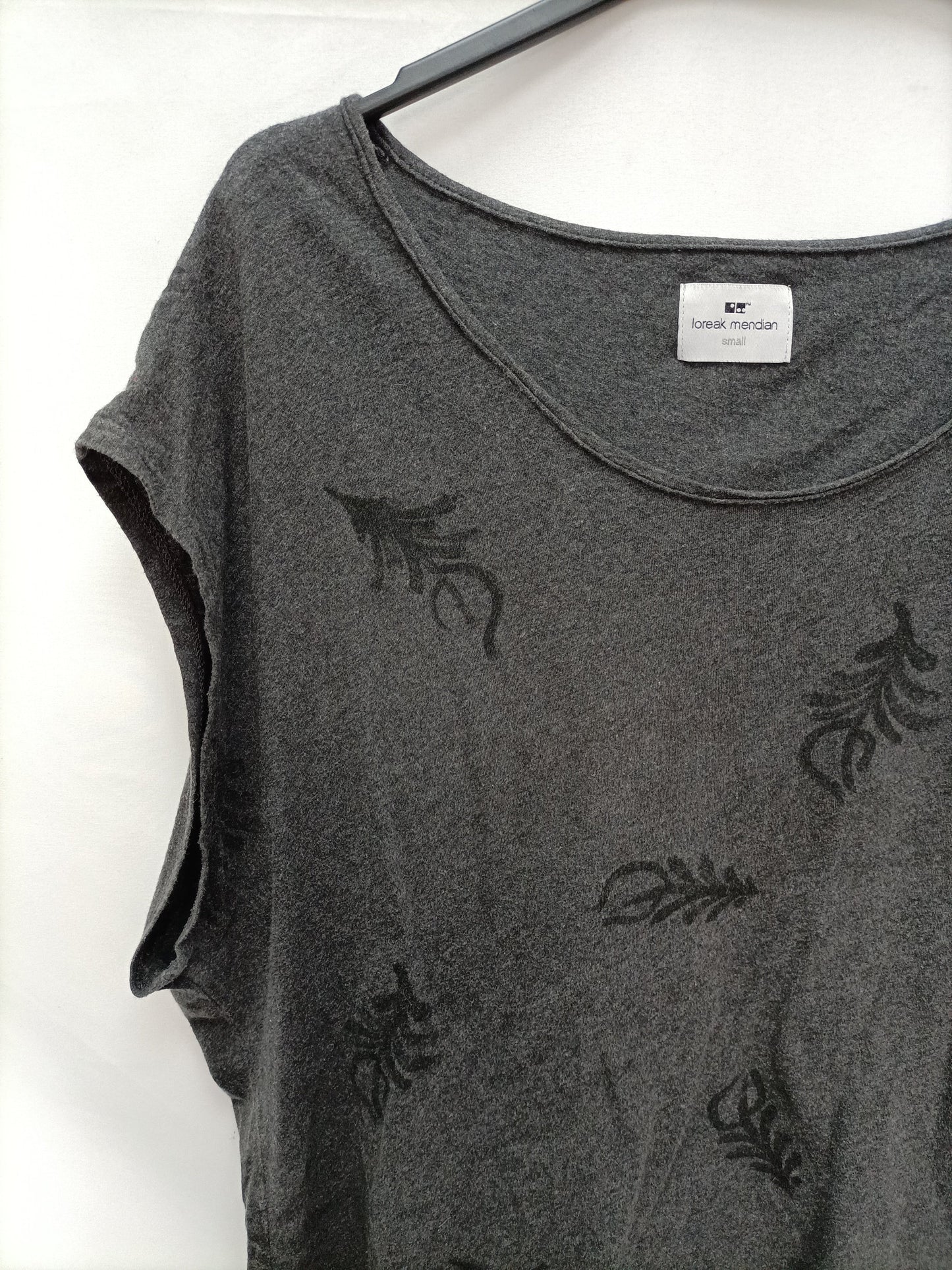 LOREAK MENDIAN. Camiseta gris hojas T.s