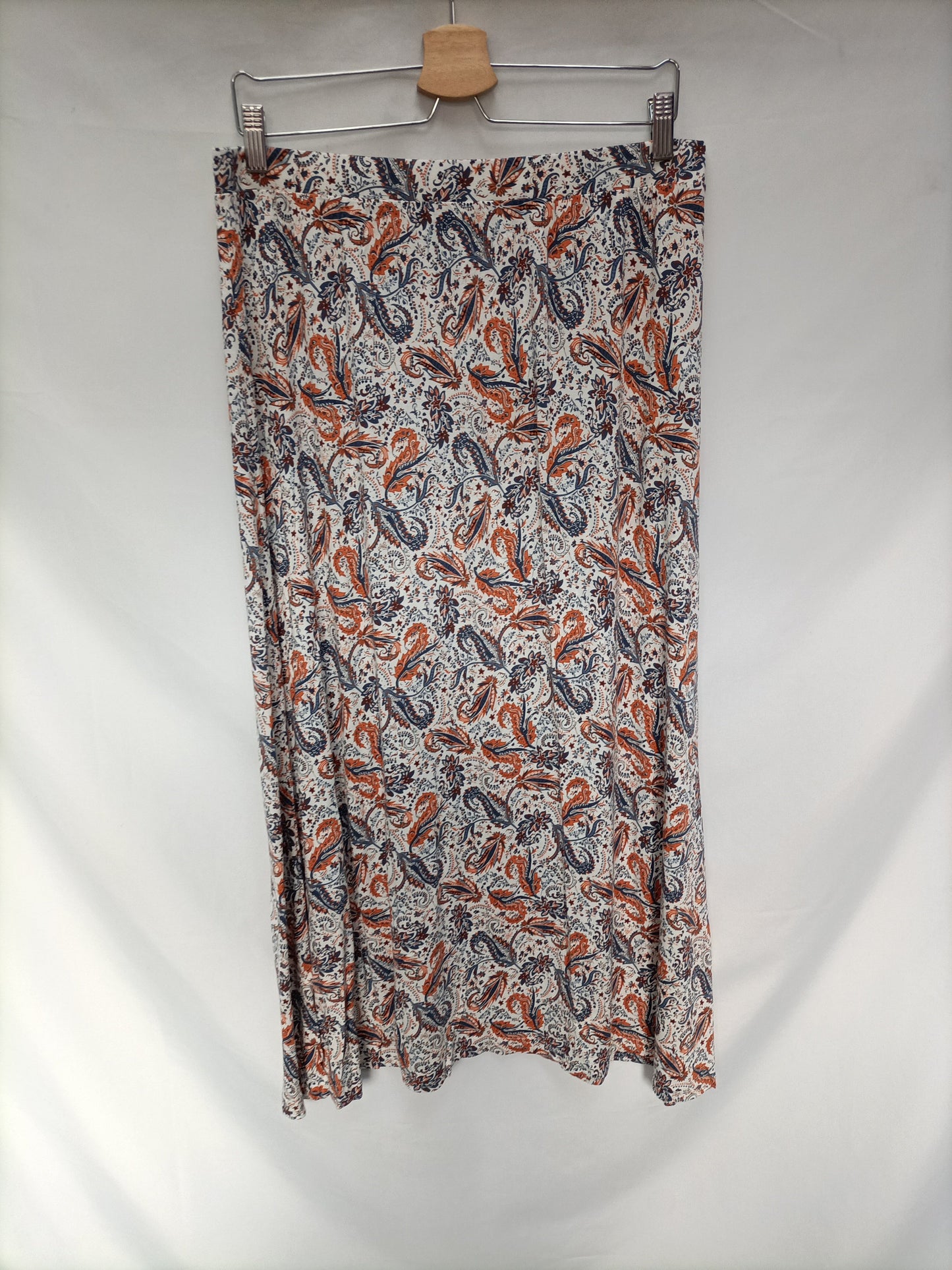 ESMARA. Falda midi amebas T.40/42