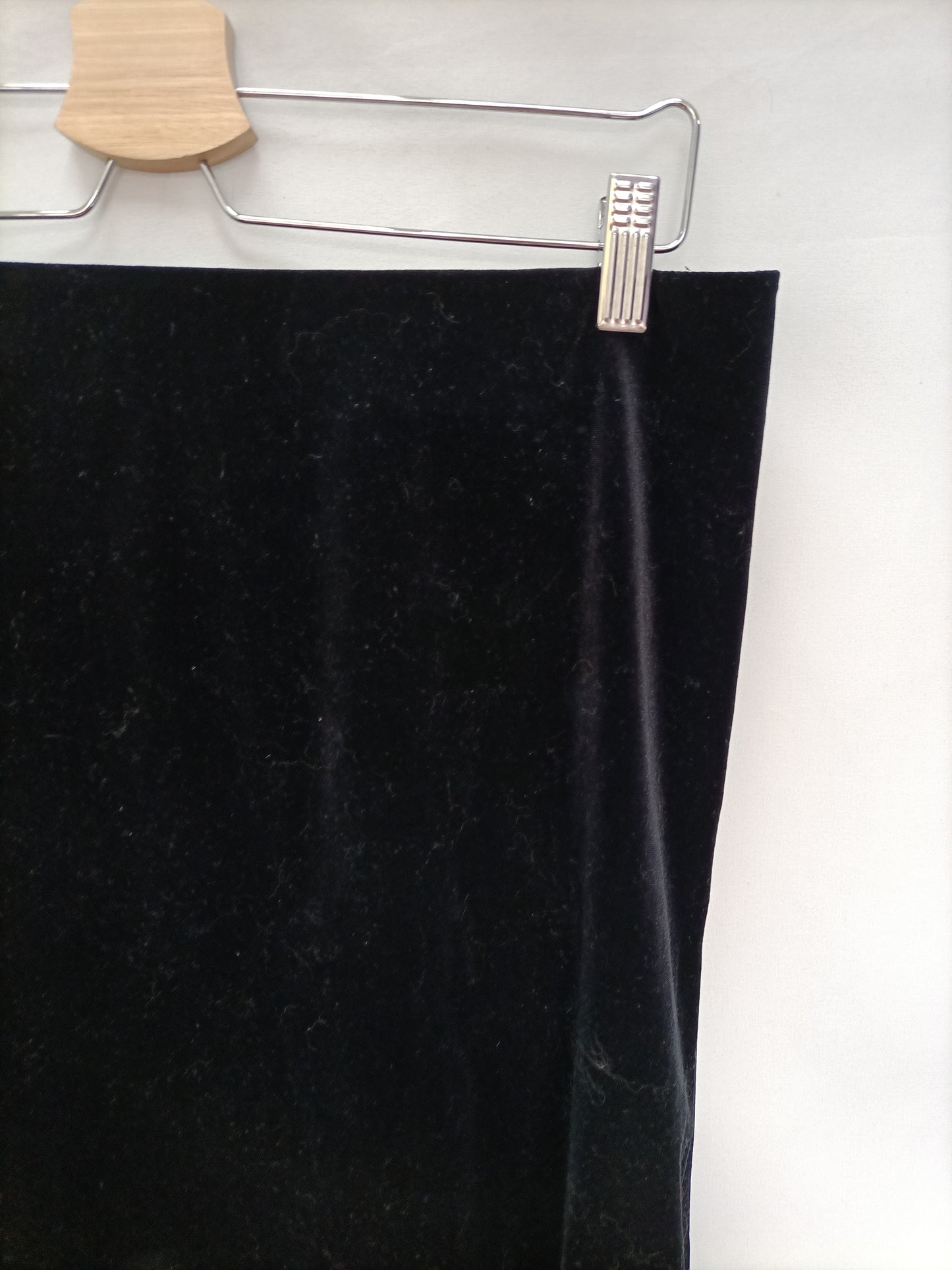 ESMARA. Falda negra terciopelo T.42/44