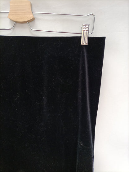 ESMARA. Falda negra terciopelo T.42/44