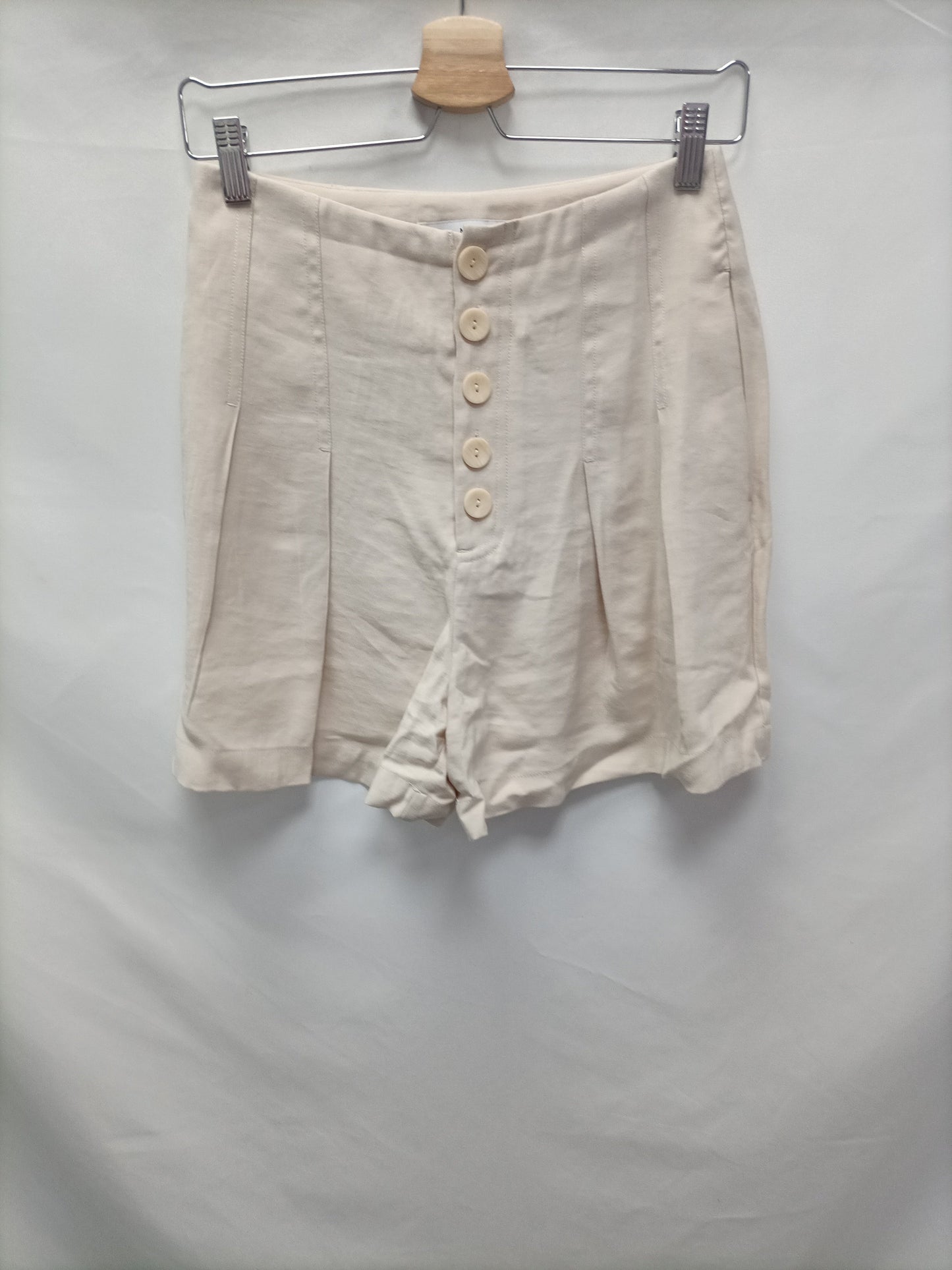 MANGO. Shorts fluido beige   T.s