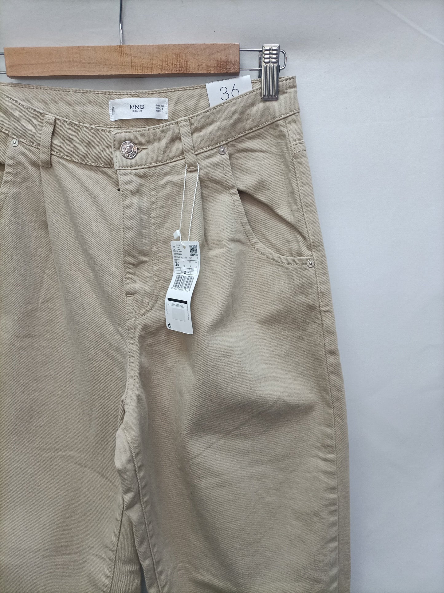 MANGO. Pantalón baggy beige T.36