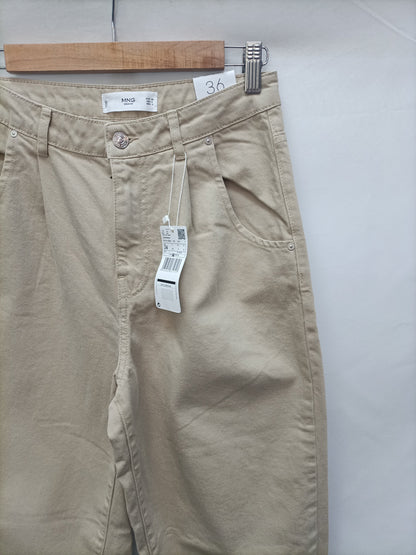 MANGO. Pantalón baggy beige T.36