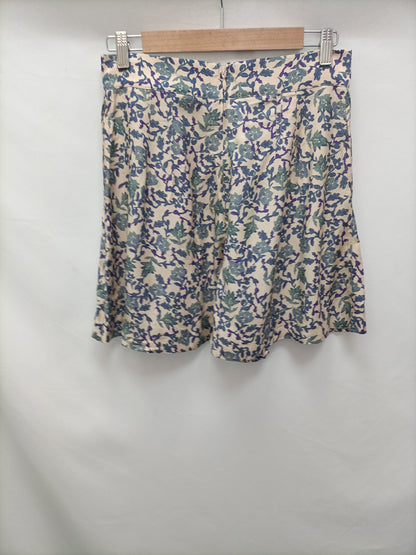 H&amp;M. Beige floral shorts size 36